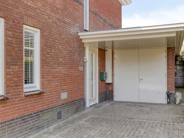 Weteringshof 1, Genderen