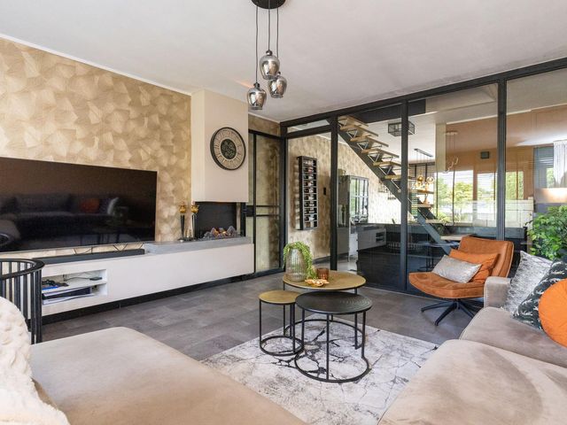 Volder 83, Hoorn