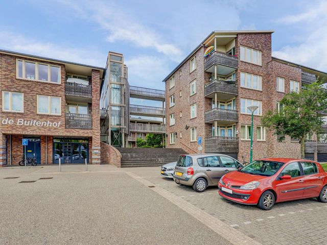 Pastoor Van den Hurkplein 10, Grave