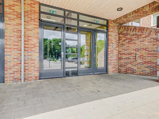 Pastoor Van den Hurkplein 10, Grave