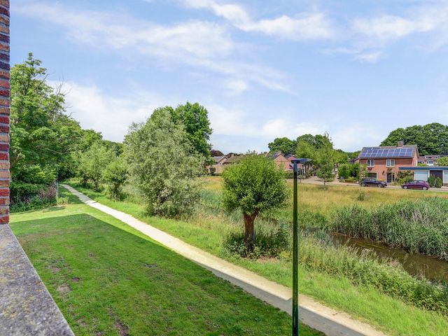 Pastoor Van den Hurkplein 10, Grave