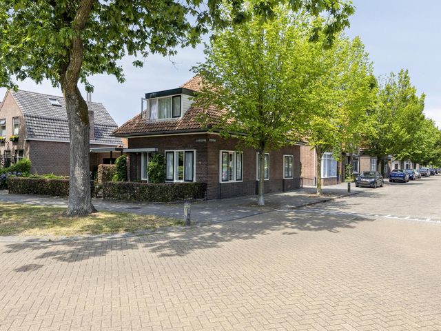 Floris V-laan 27, Waalwijk