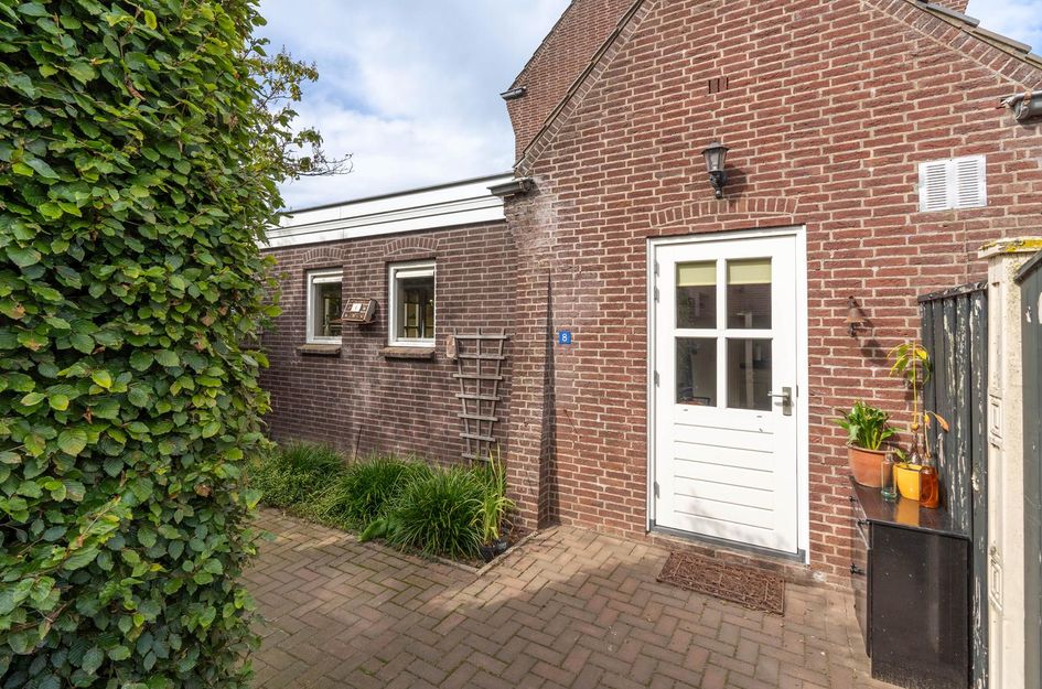 Grotestraat 8