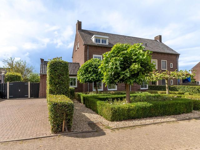 Grotestraat 8, Vierlingsbeek