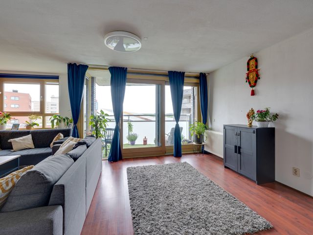 Marga Klompéhof 90, Almere