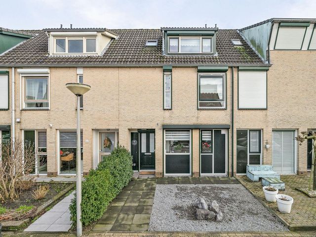 Lestevenonstraat 4, Strijen