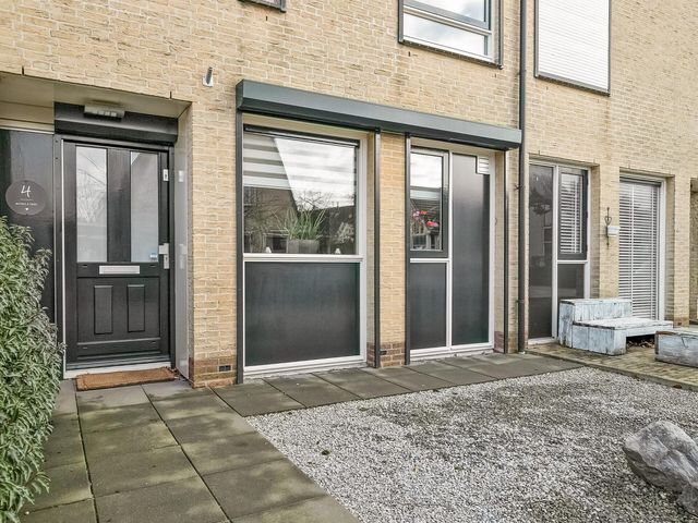 Lestevenonstraat 4, Strijen