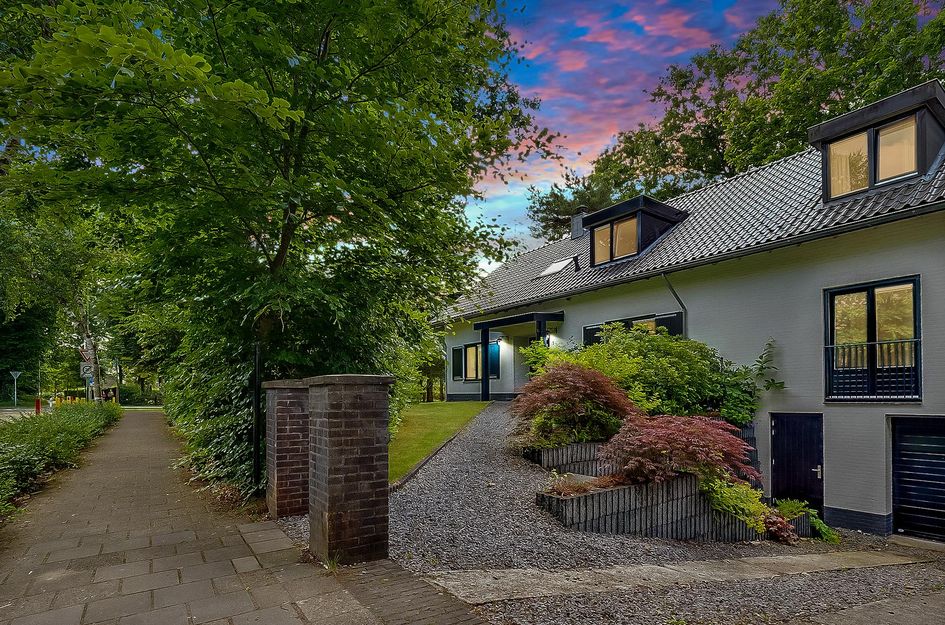 Burg. Van Holthelaan 1