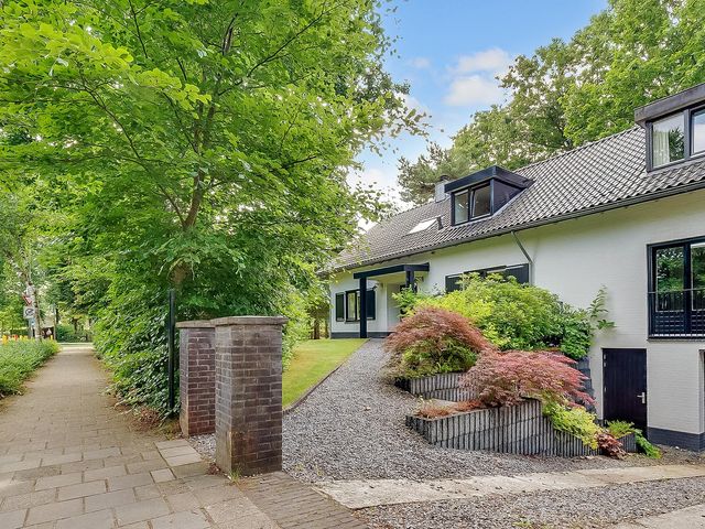 Burg. Van Holthelaan 1, Zeist