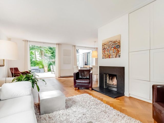 Burg. Van Holthelaan 1, Zeist