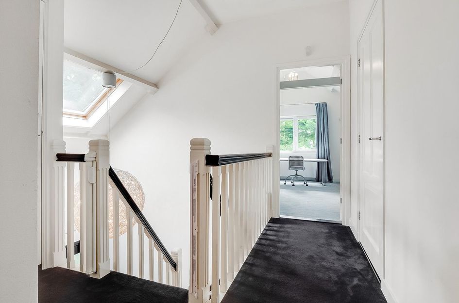 Burg. Van Holthelaan 1