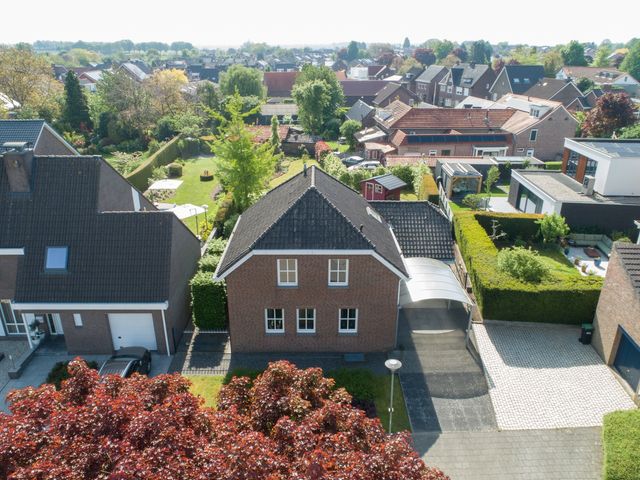 Pastoor Albertsstraat 10, Puth