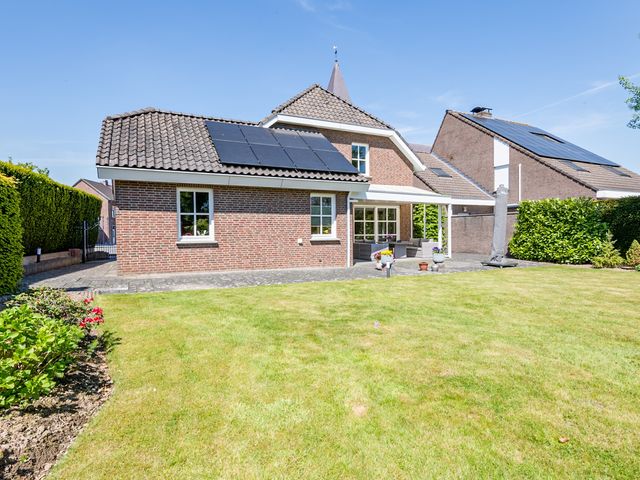 Pastoor Albertsstraat 10, Puth