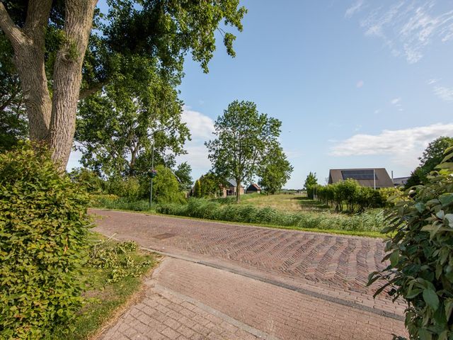 Dorpsweg 27, Idsegahuizum