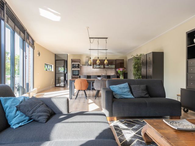 Schoorsteen 22, Aalsmeer