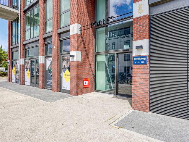 Perzikweg 36, Leiden