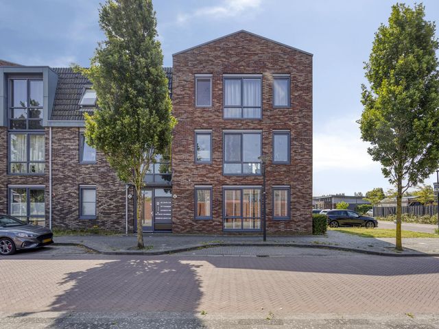 Jan Doustraat 14, Zwaag