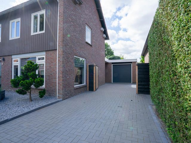 Emmastraat 2, Bakel