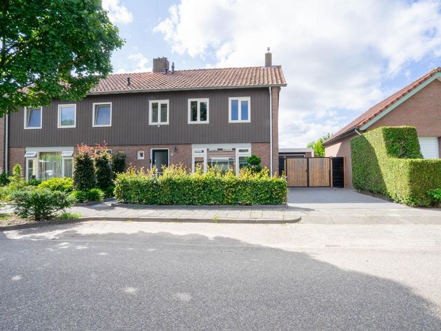 Emmastraat 2, Bakel