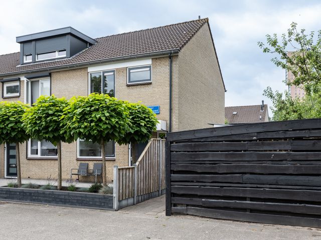 Pastoor Apeldoornpad 2, Hoogvliet Rotterdam