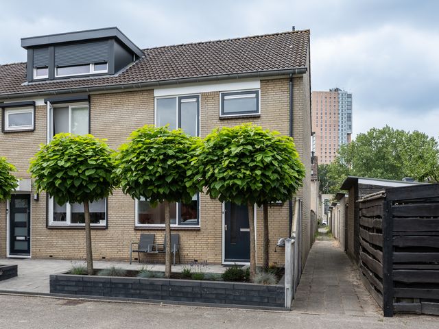 Pastoor Apeldoornpad 2, Hoogvliet Rotterdam