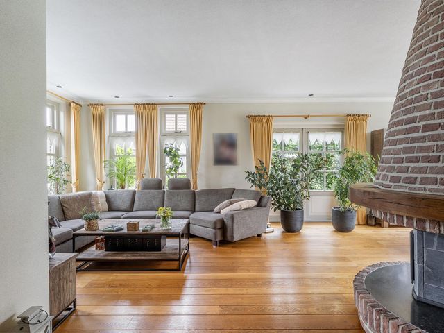 Philips van Dorpstraat 30, Oud-Vossemeer