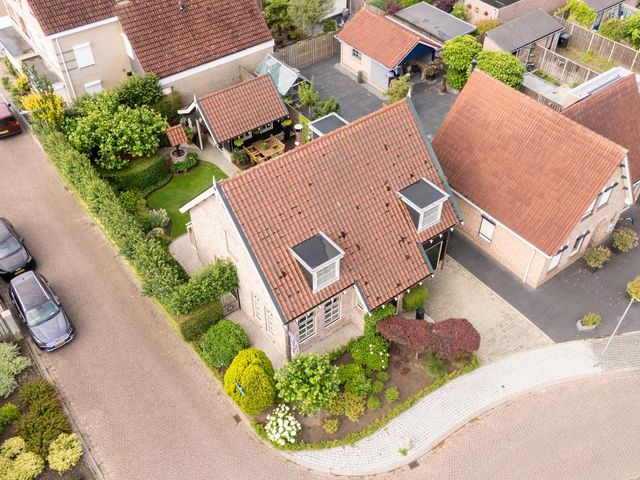 Philips van Dorpstraat 30, Oud-Vossemeer