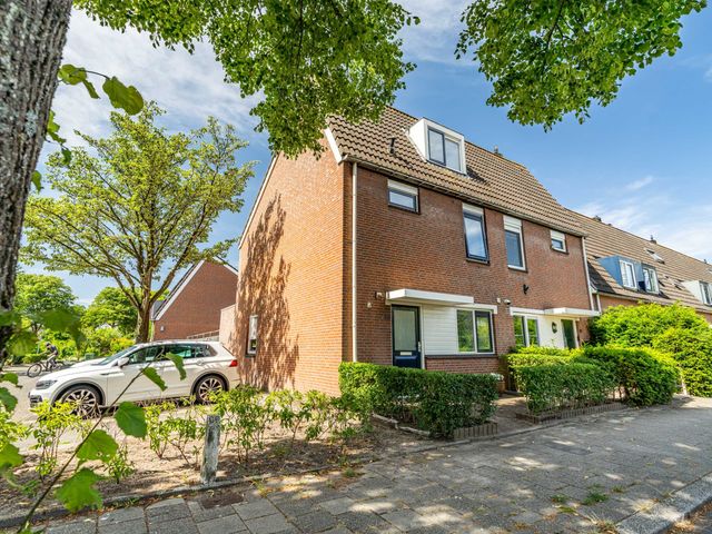 Zwaluwweg 30, Voorschoten