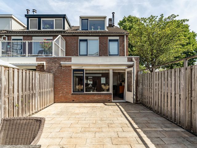 Zwaluwweg 30, Voorschoten