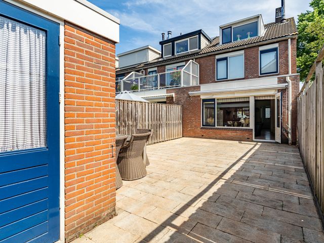 Zwaluwweg 30, Voorschoten