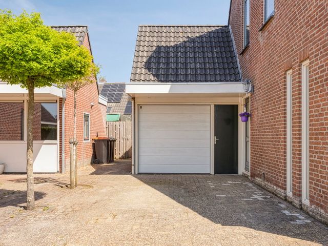 De Weed 72, Lutjebroek