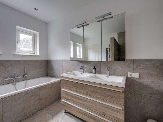 Marijkestraat 27, Rijen