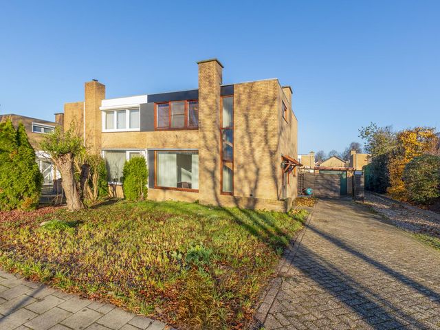 Ruys de Beerenbroucklaan 25, Urmond