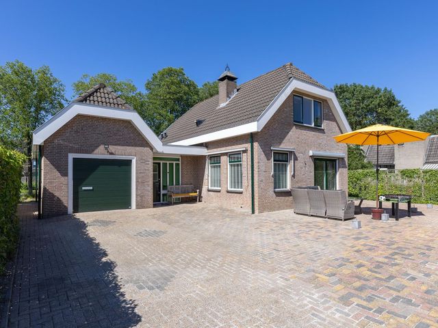 Ossenweide 37, Zwaag