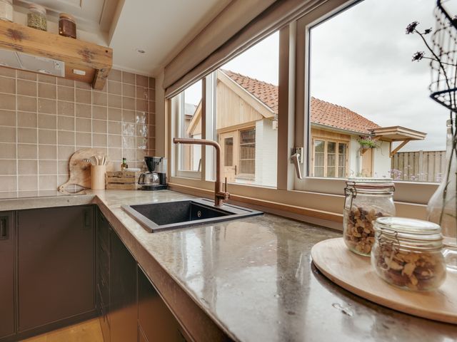Sasputsestraat 28, Schoondijke