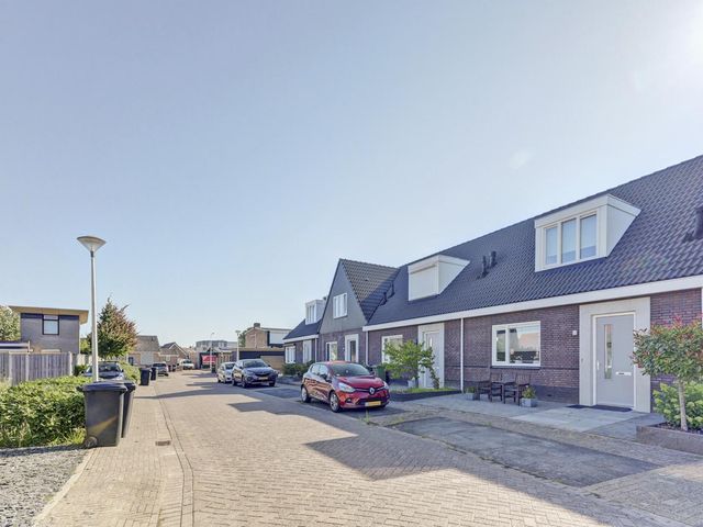 Henri Dunantstraat 7, Sint-Maartensdijk