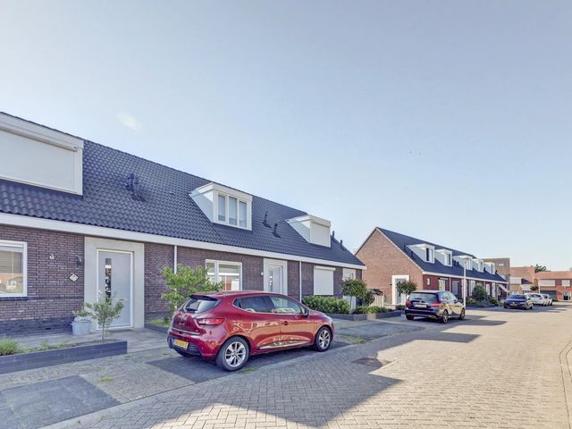 Henri Dunantstraat 7, Sint-Maartensdijk