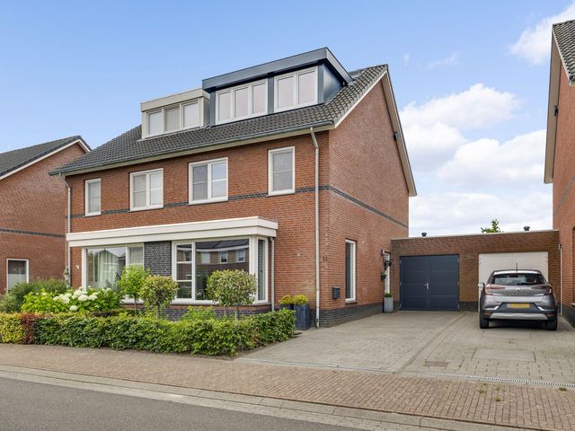 Meester Schakenhof 11, Ospel