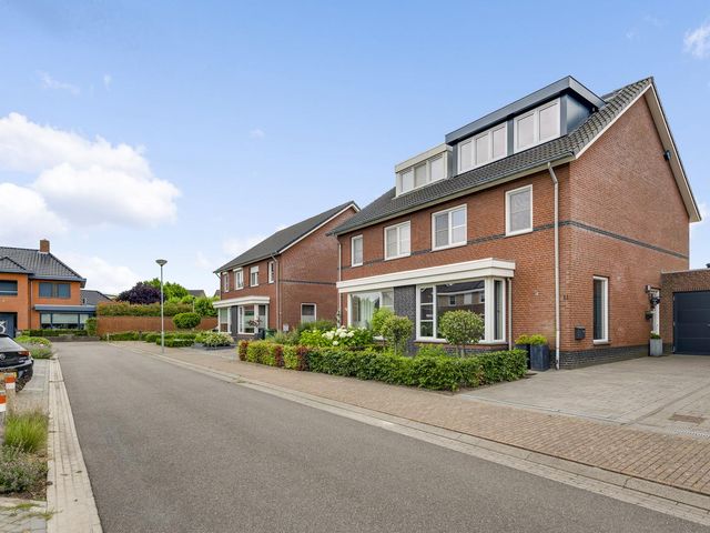 Meester Schakenhof 11, Ospel