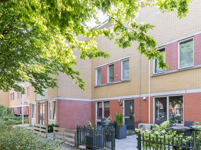 Cronenstein 22, Nieuw-Vennep