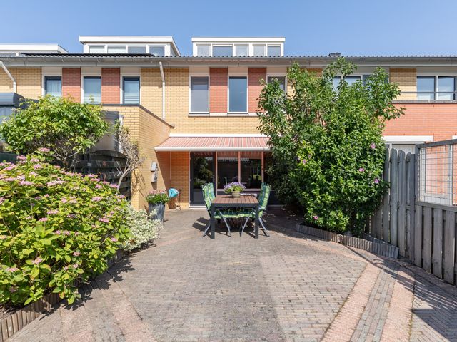 Cronenstein 22, Nieuw-Vennep