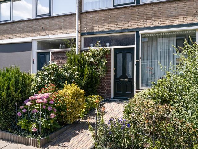 Prunuslaan 7, Woerden