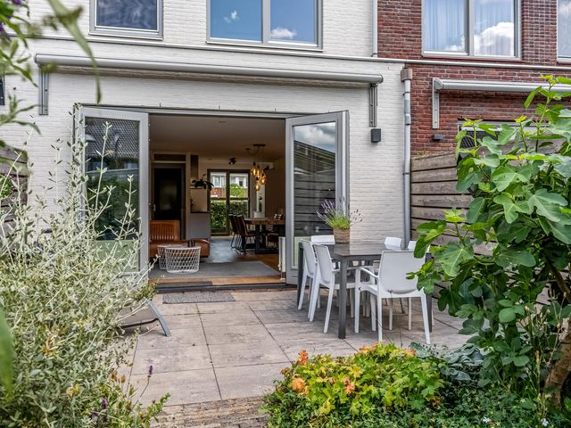 Gilbert Becaudstraat 19, Lent
