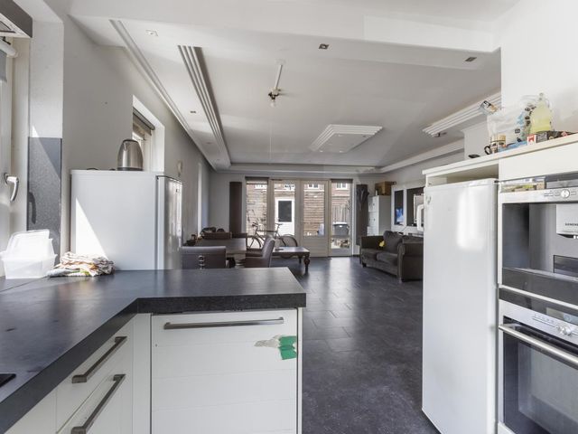 Steur 1, Hendrik-Ido-Ambacht