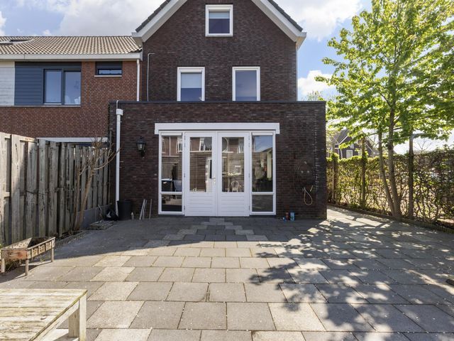 Steur 1, Hendrik-Ido-Ambacht