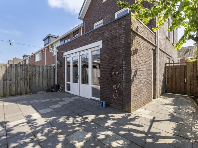 Steur 1, Hendrik-Ido-Ambacht