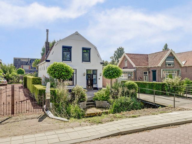 Nieuwestraat 72, Strijen