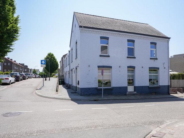 Elkenraderweg 3, Wijlre