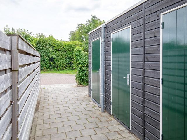 Hollewal 97, Den Burg