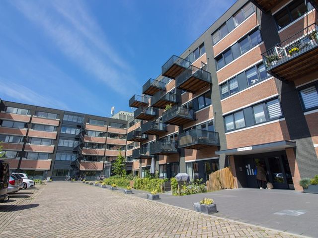 Zandsteen 17, Hoorn